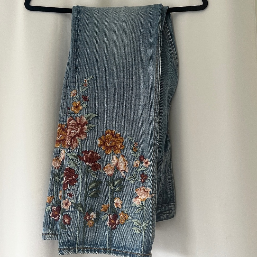 High wasted floral blue jeans